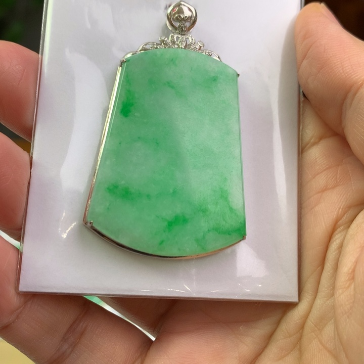 翡翠18K金镶嵌颈饰翡翠翡翠吊坠