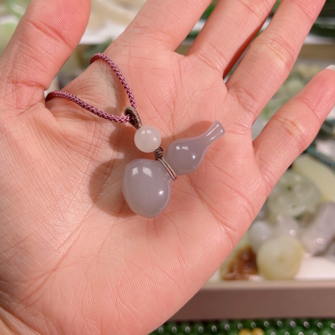 和田玉颈饰未镶嵌烟紫葫芦吊坠