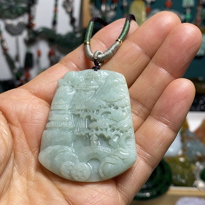 翡翠未镶嵌吊坠(赠链)