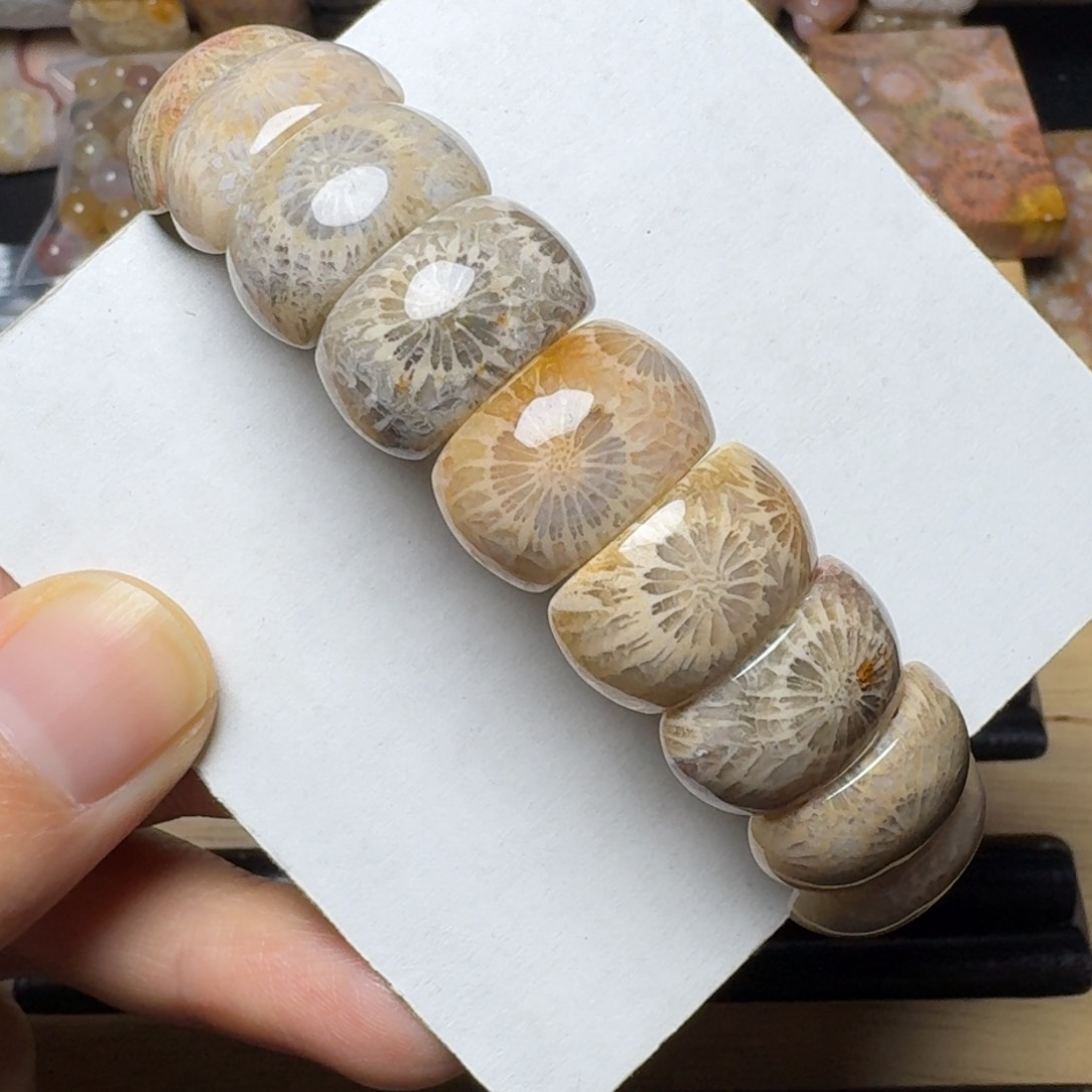 硅化玉打光很美，胖乎乎的独大花未镶嵌