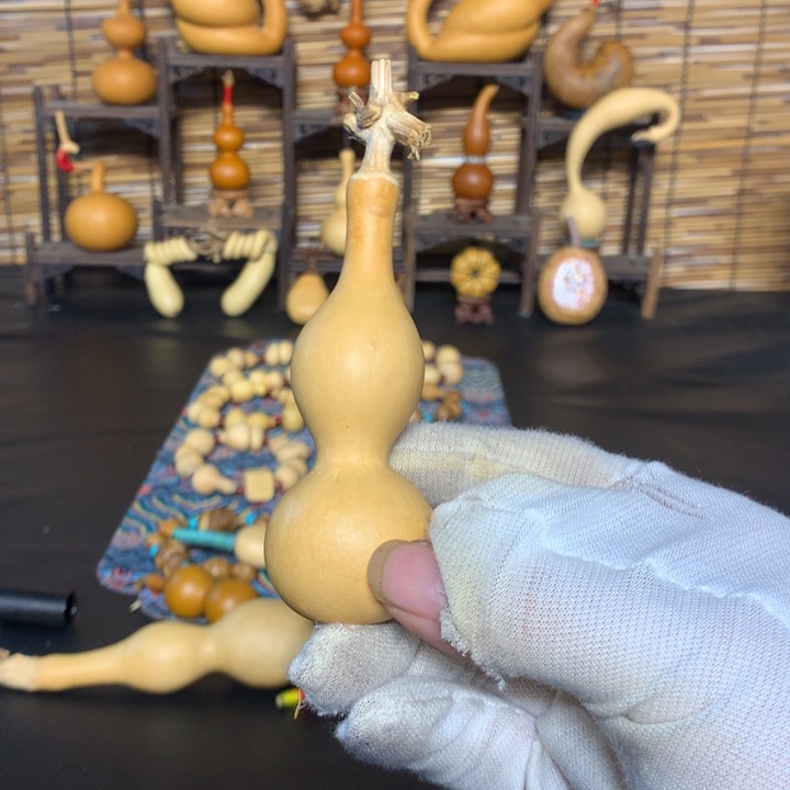 奶凶奶凶大口吃饭喝奶茶都