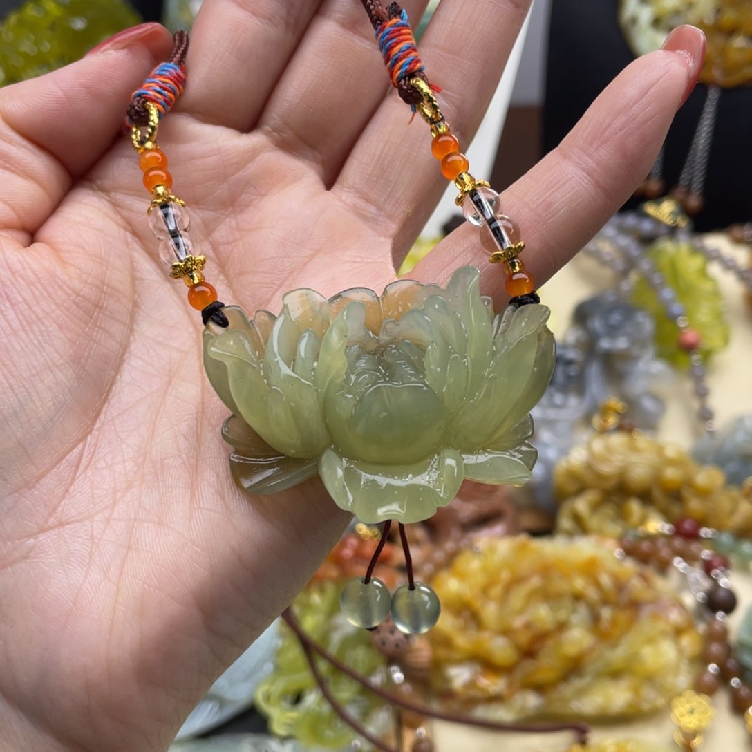 未镶嵌蛇纹石玉颈饰