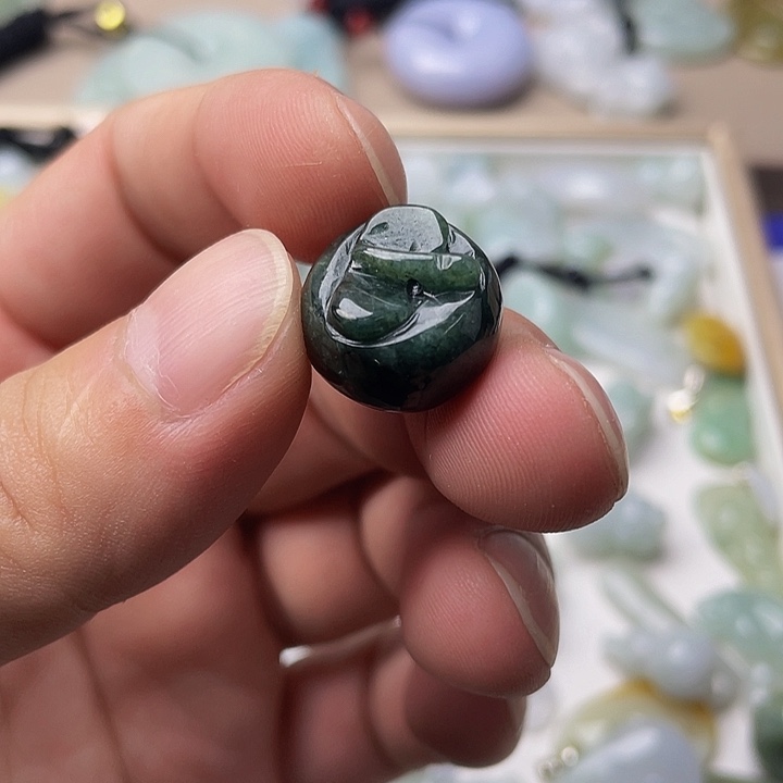 翡翠未镶嵌颈饰翡翠