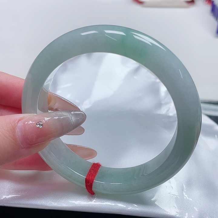 翡翠手镯未镶嵌缅甸