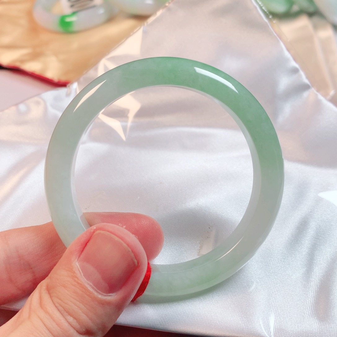 翡翠手镯未镶嵌翡翠手镯53