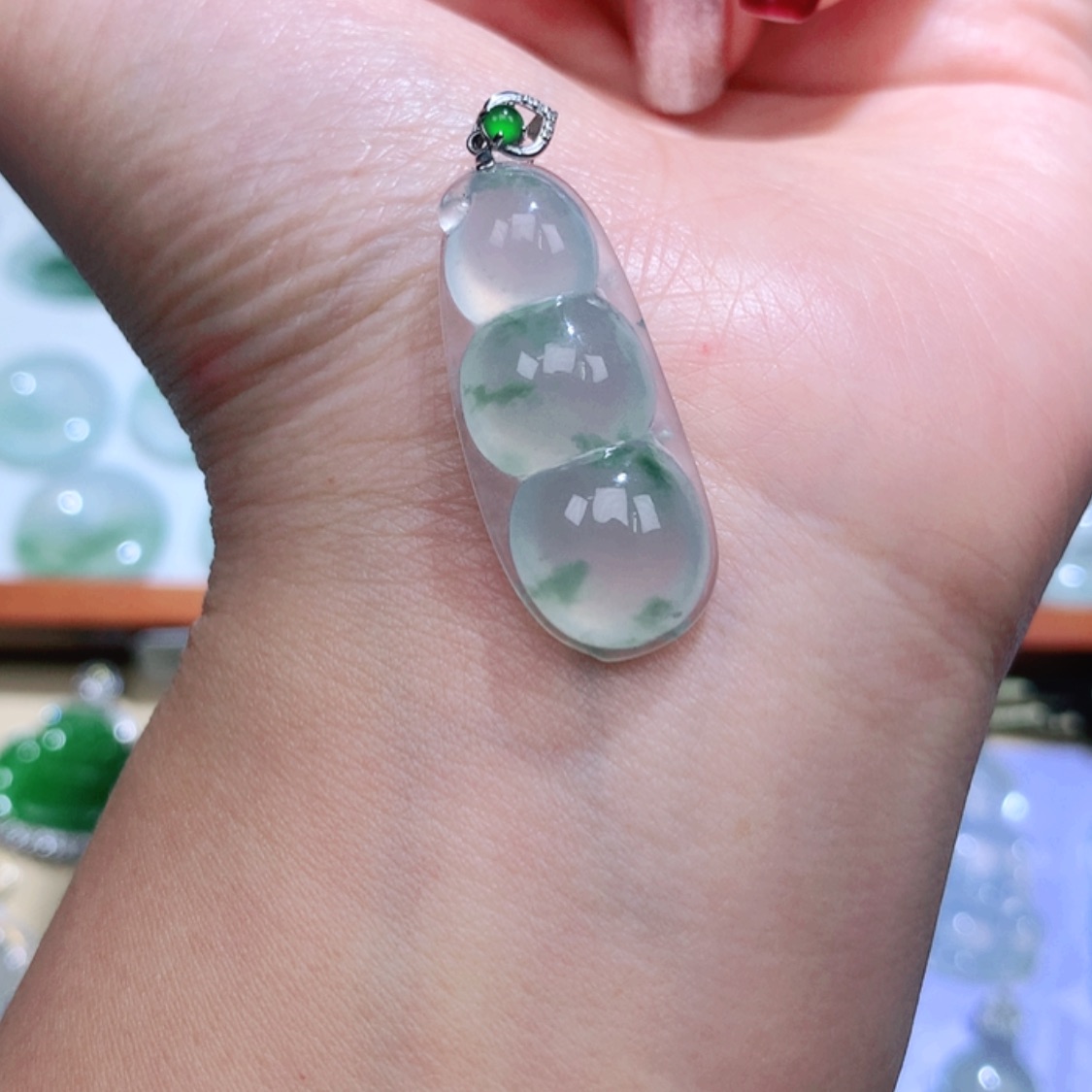 【闪购商品】翡翠颈饰18K金镶嵌福豆