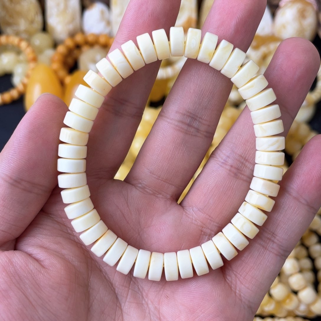 琥珀手串未镶嵌8+俄料全瓷白药片手串（微瑕）