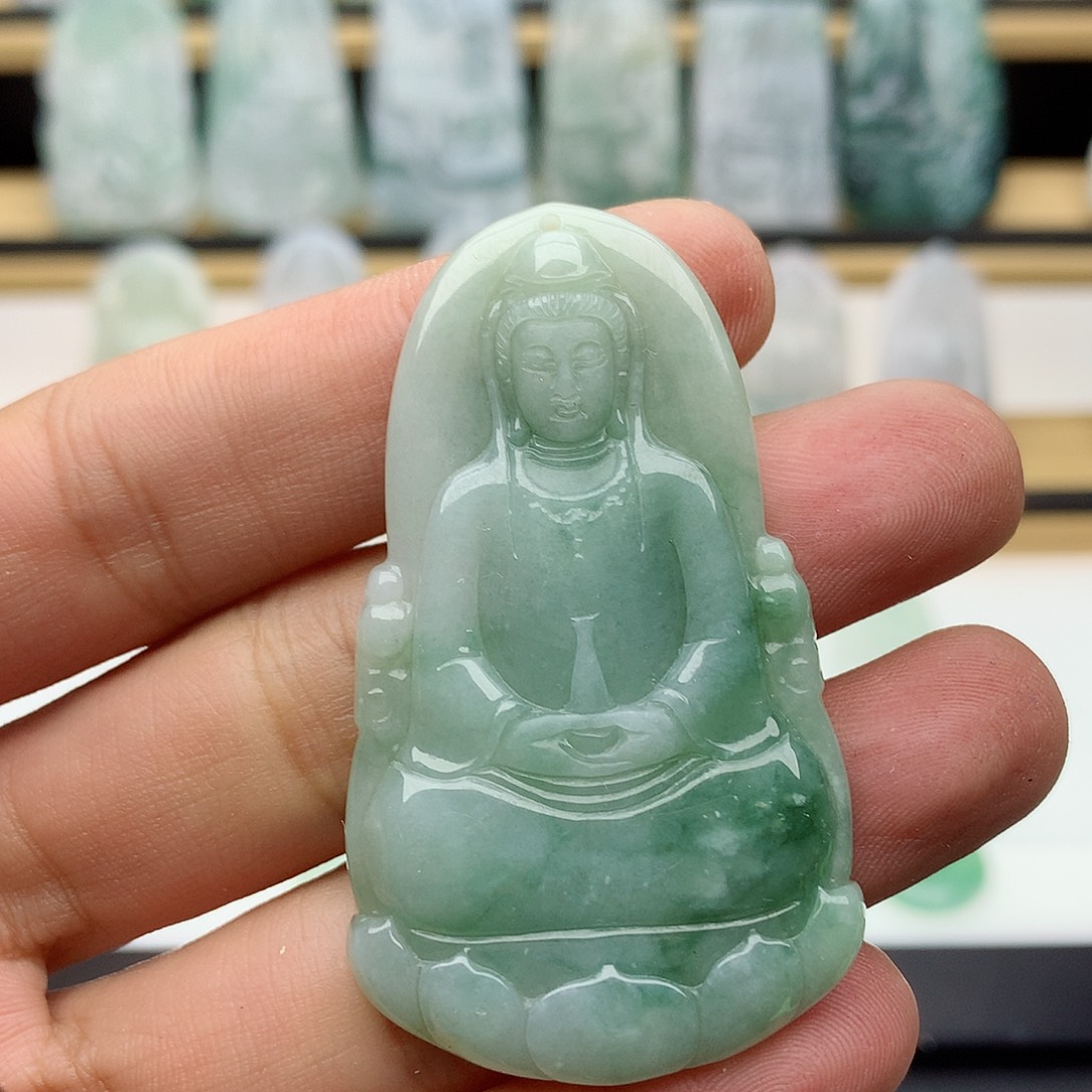 翡翠颈饰未镶嵌素衣观音