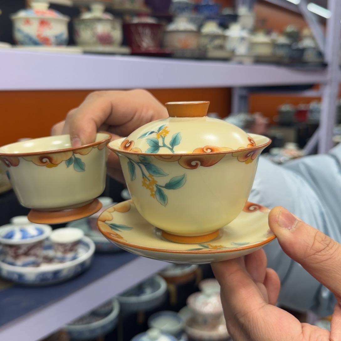 高温下的高温天气使人心情愉悦的