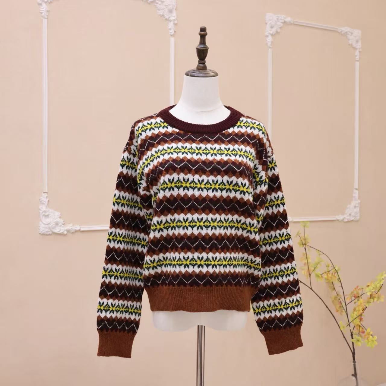 【晨老板】~ ceilina【慧心巧思】雕花圆领长袖针织衫毛衣79257050