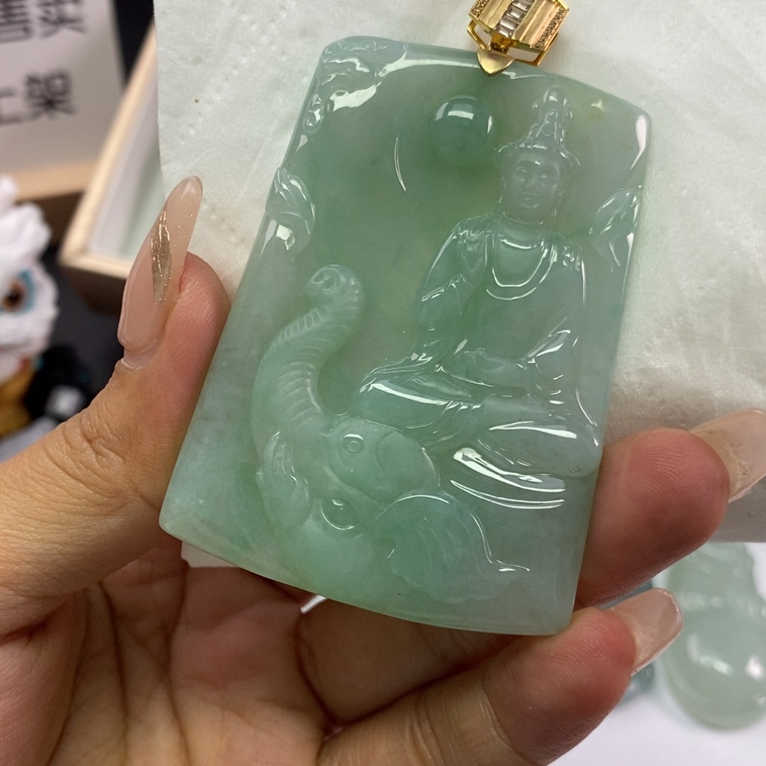 翡翠挂件18K金镶嵌翡翠