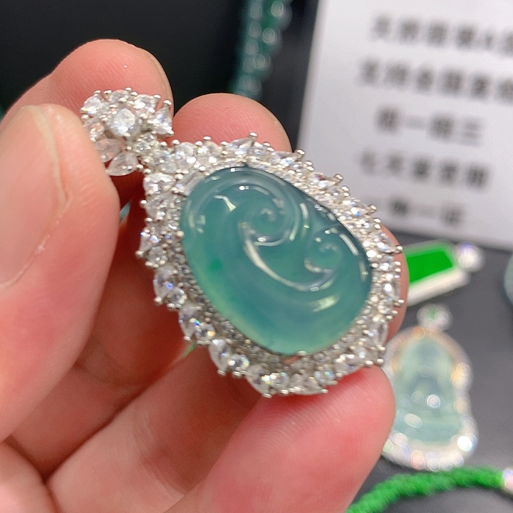 翡翠手链未镶嵌。。。