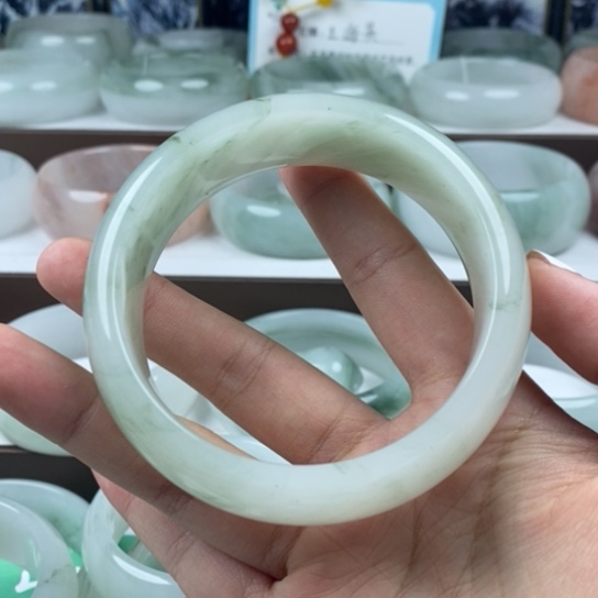 代***才石英质玉（金丝玉）未镶嵌手镯