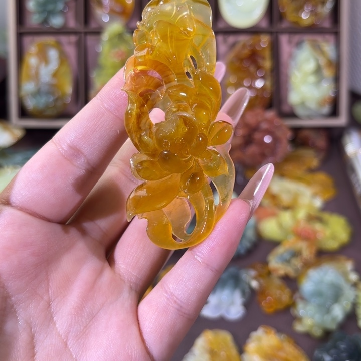 未镶嵌蛇纹石玉颈饰J随机发