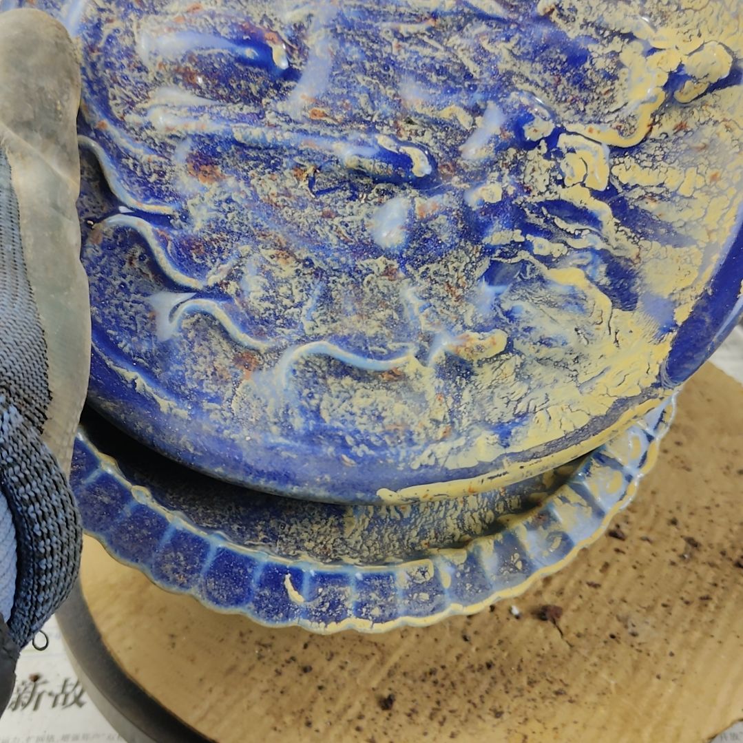 屁***事瓷片两件宝石蓝盘子