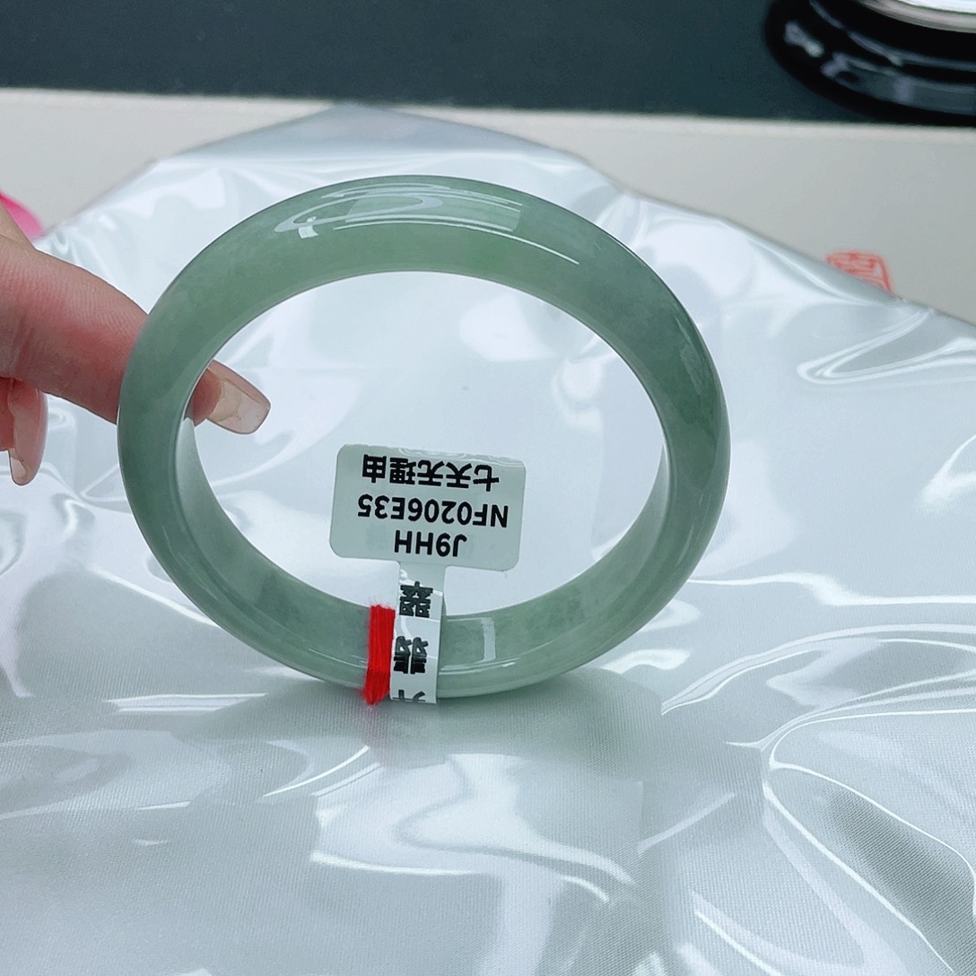 翡翠手镯未镶嵌正58
