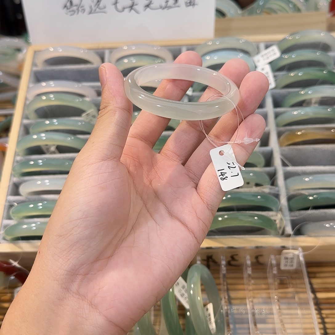 玛瑙/玉髓手镯未镶嵌圈口52.7