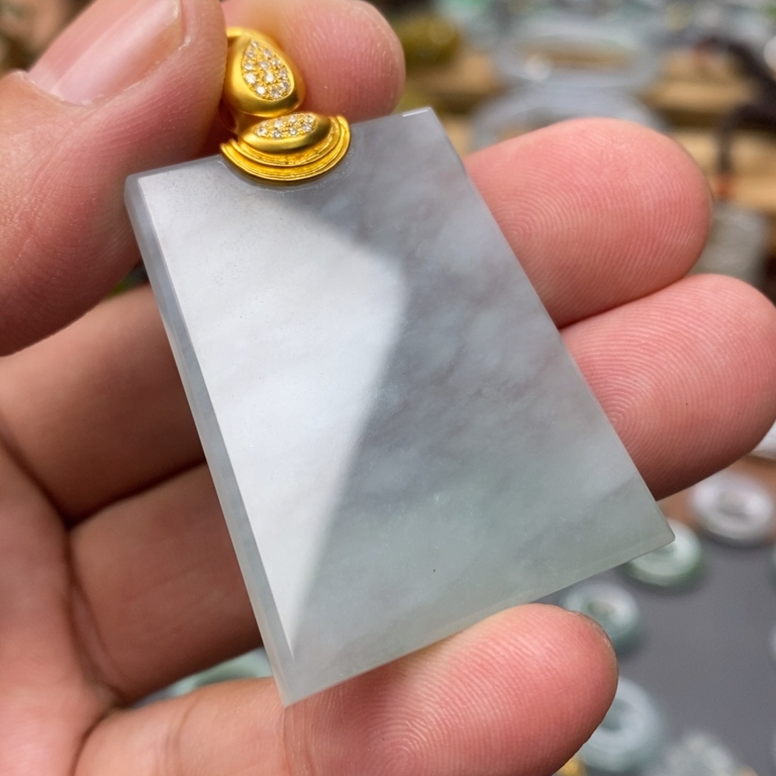 翡翠颈饰18K金镶嵌挂件