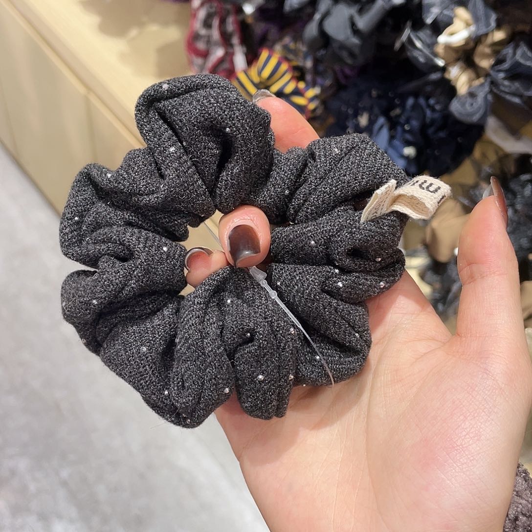 羽毛非金属灰色钻发圈