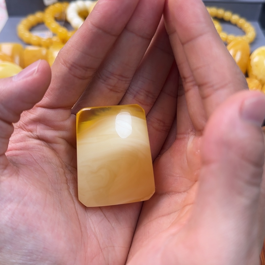 琥珀珠宝奇石未镶嵌