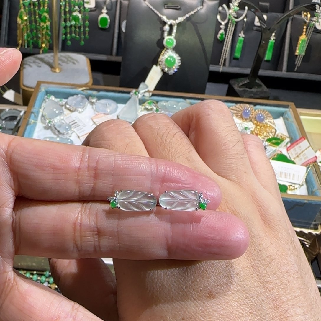 翡翠18K金镶嵌颈饰耳包