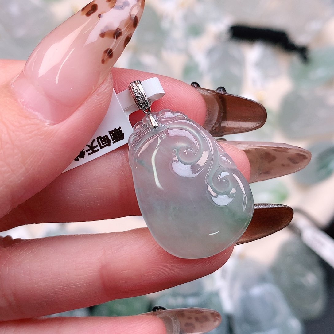 翡翠颈饰18K金镶嵌飘彩如意33、26.7、19、3.8