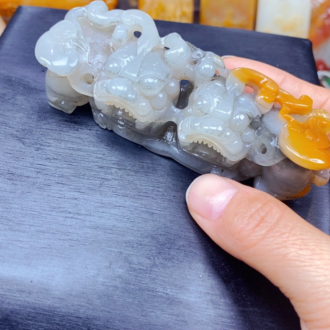 石英质玉（黄龙玉）颈饰未镶嵌