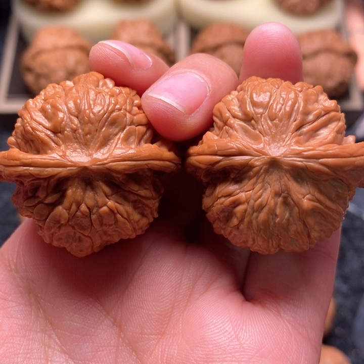 文玩核桃把件野生红皮正磨37