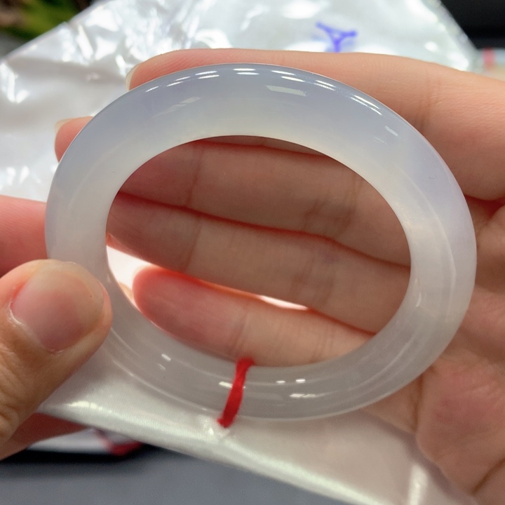 翡翠手镯未镶嵌翡翠