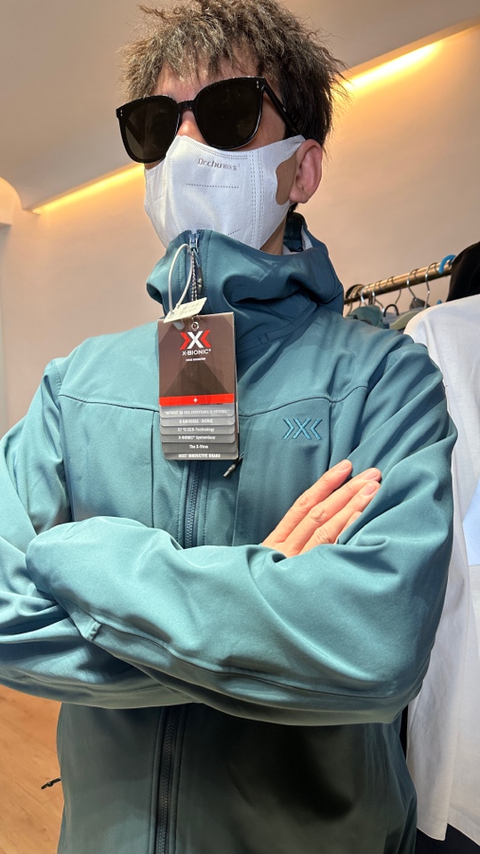 Xb风盾软壳连帽加绒冲锋衣