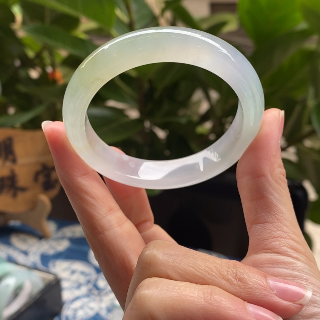 翡翠手镯未镶嵌51.8圈