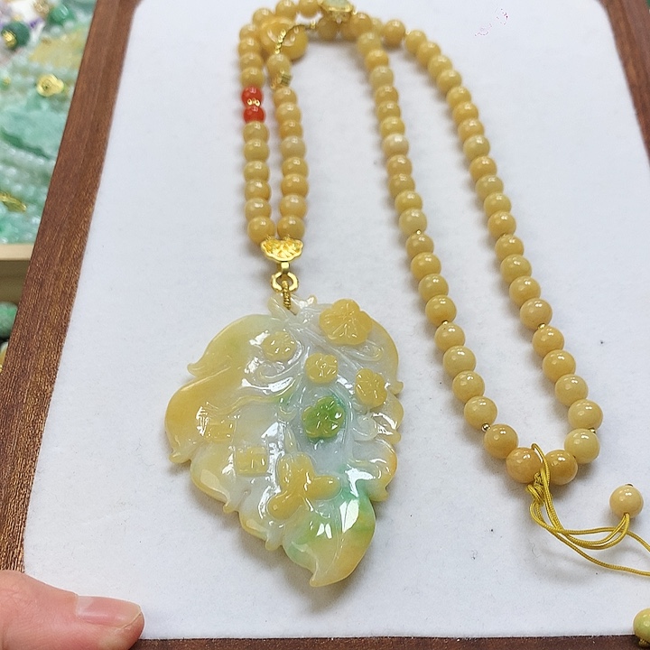 翡翠颈饰未镶嵌吊坠