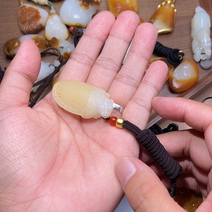 老***张颈饰未镶嵌和田玉