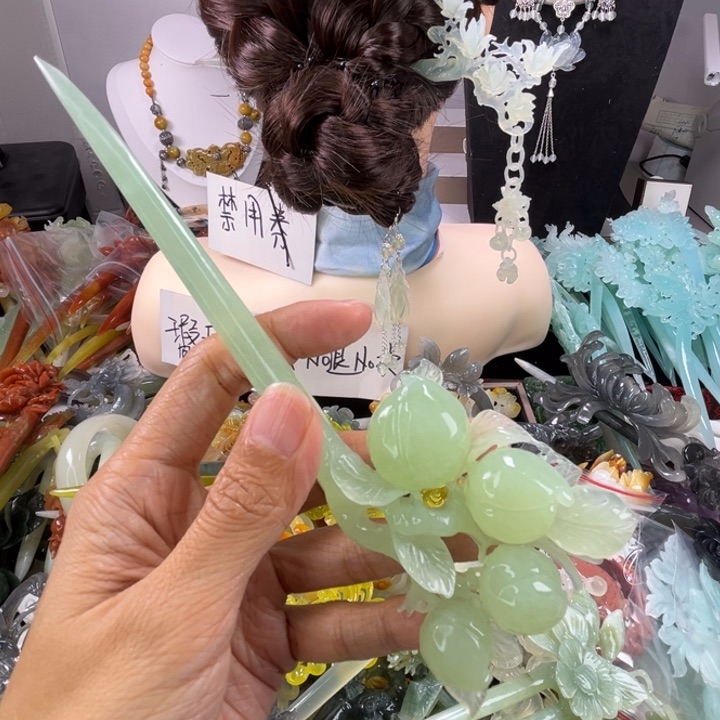 未镶嵌岫玉发饰瑕疵