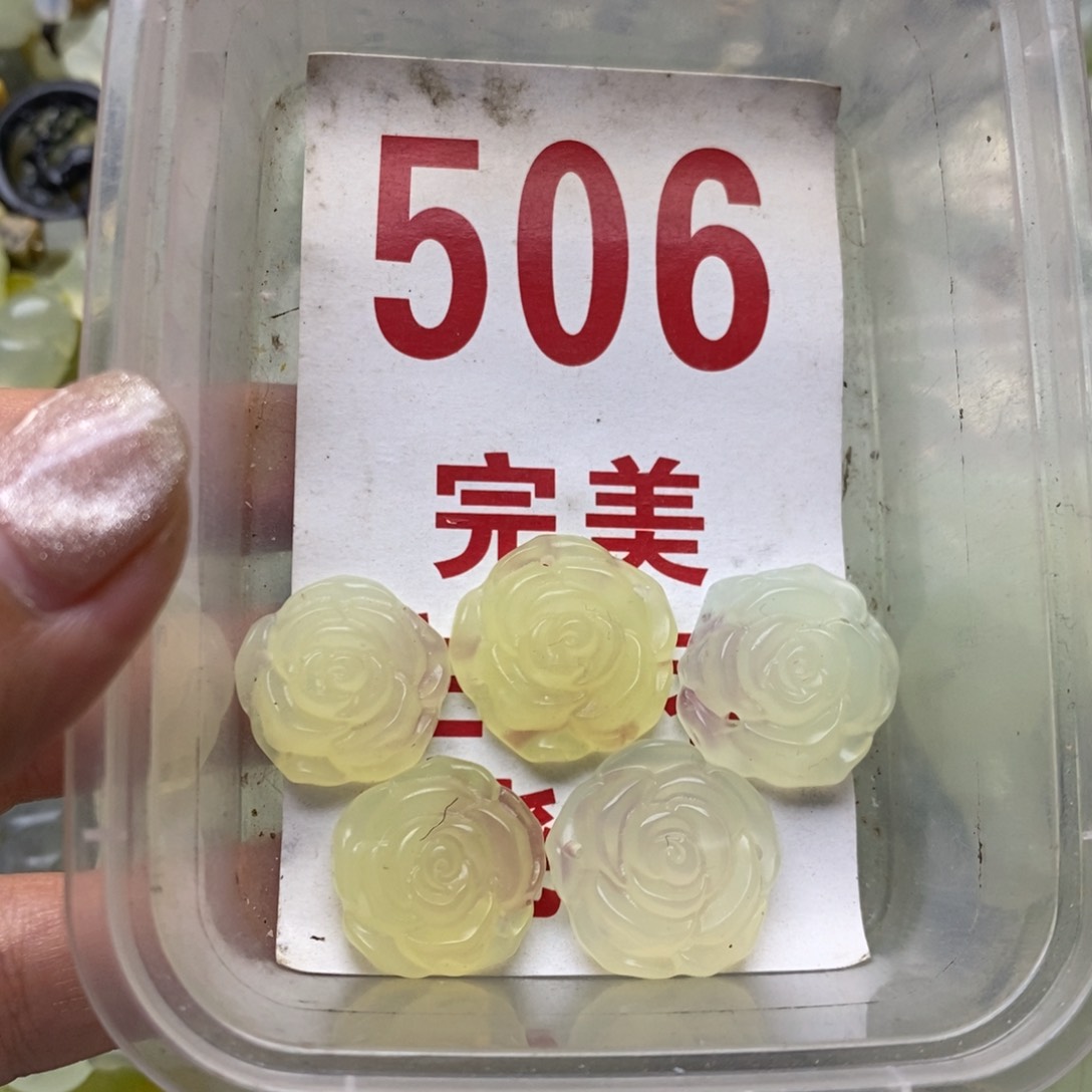 蛇纹石玉未镶嵌挂坠