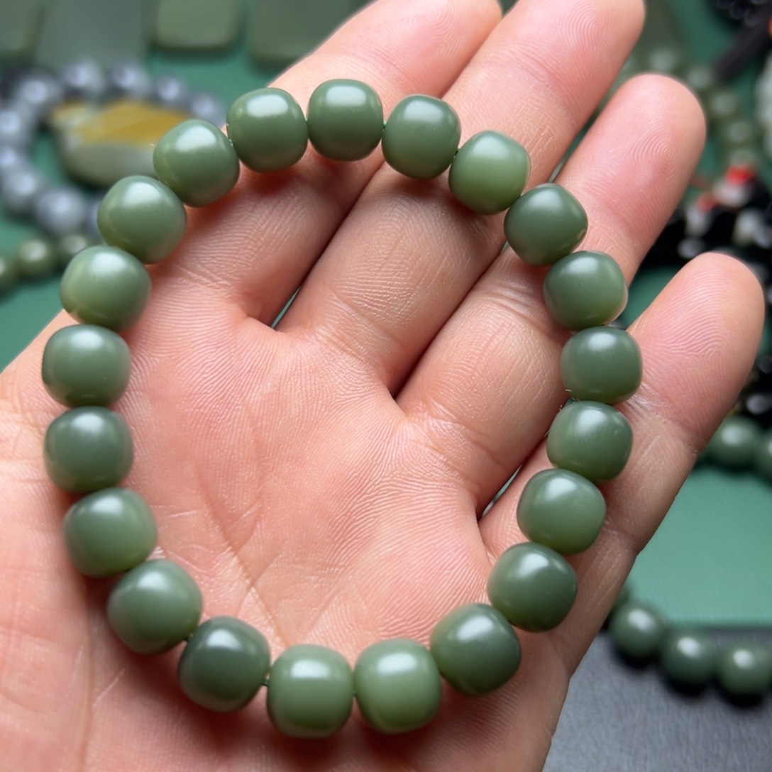 和田玉手链未镶嵌蓝调沙枣青卡10