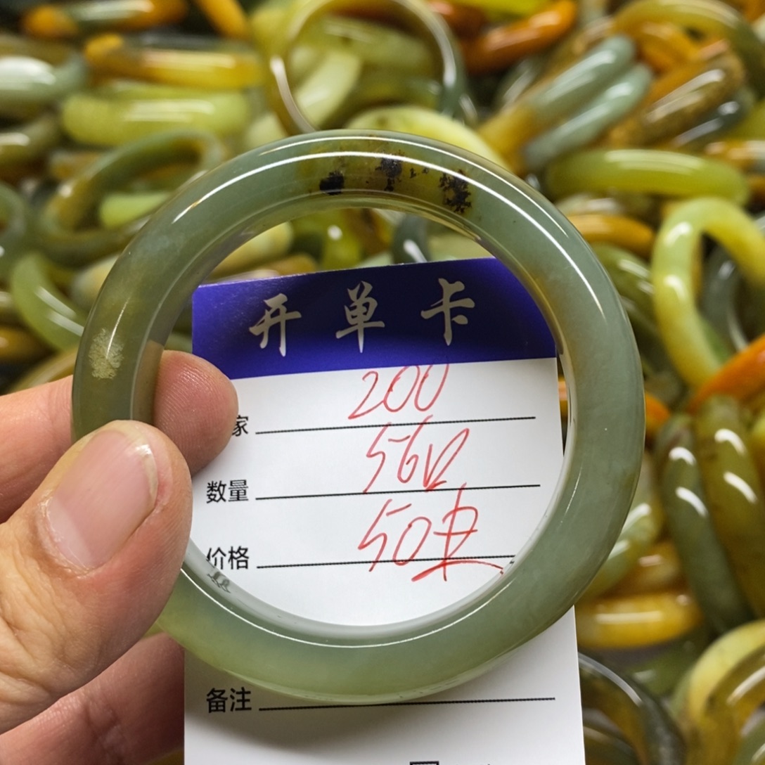 蛇纹石玉未镶嵌手镯