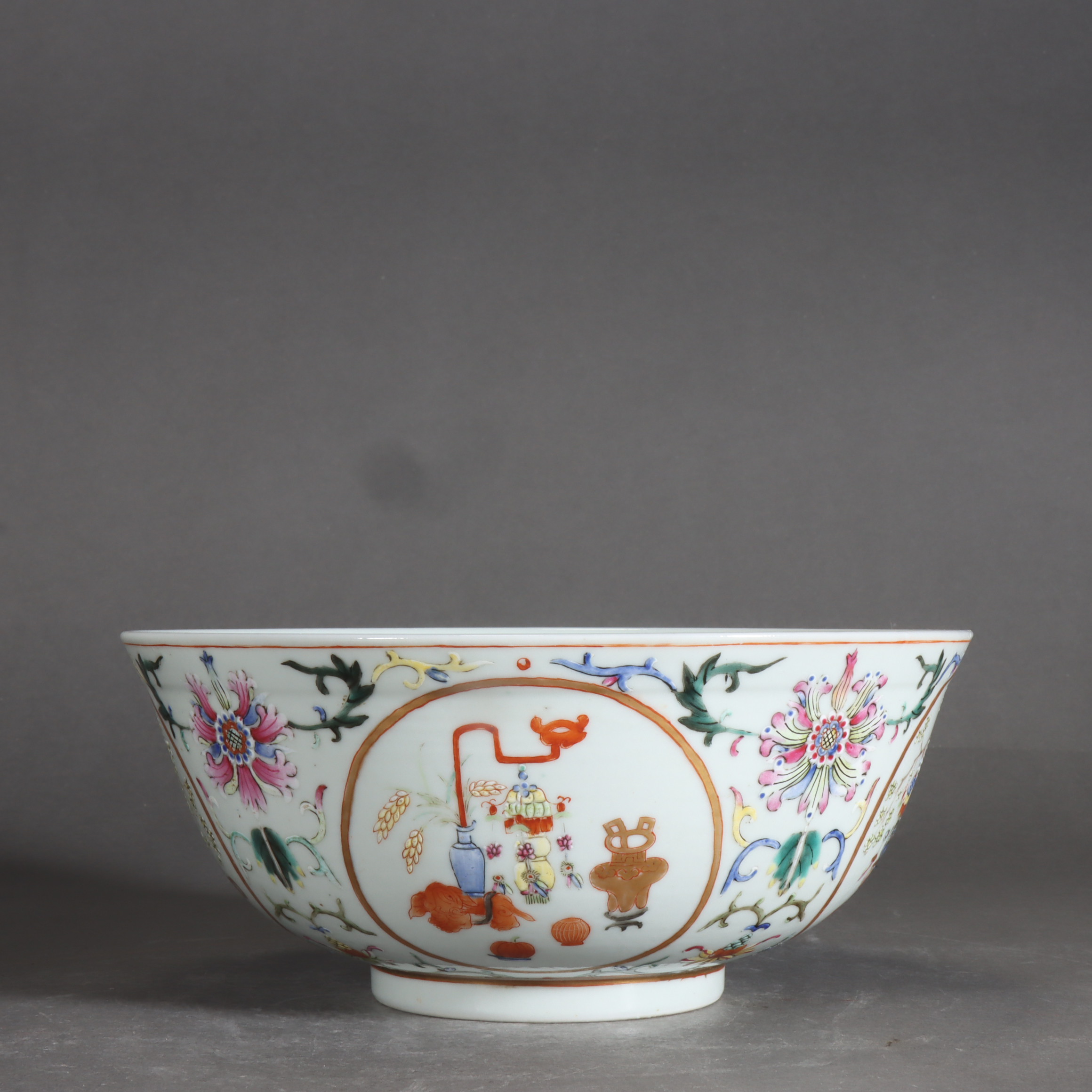 【清光绪】粉彩宝相花纹开光八吉祥纹碗（口径17.5cm高7.2cm）