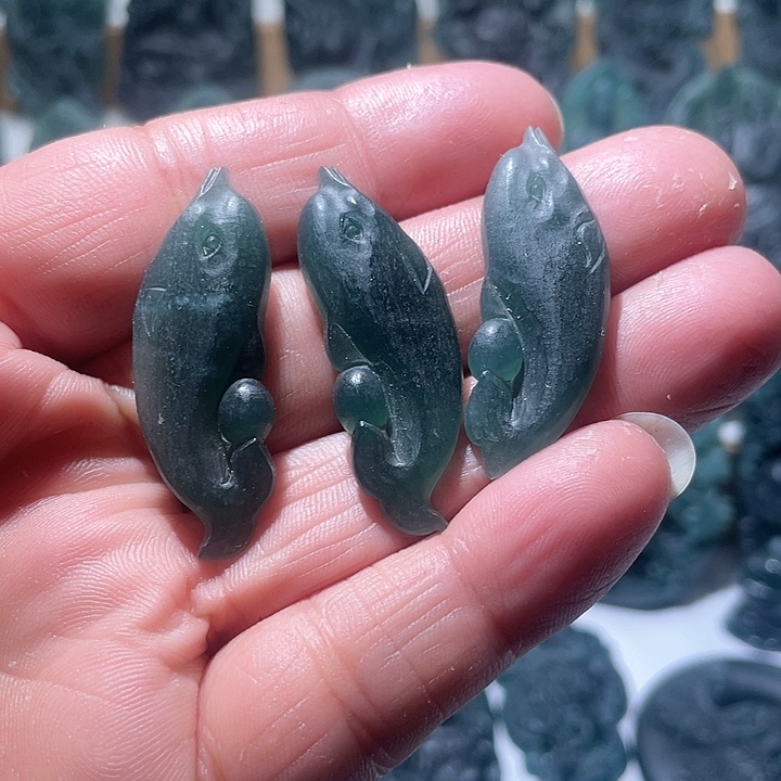 定制翡翠未镶嵌牛