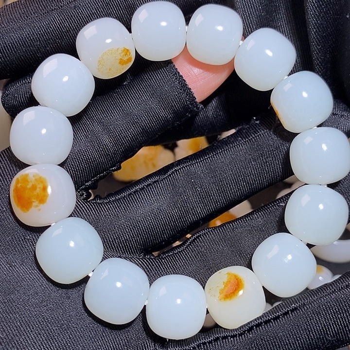 越***浓和田玉未镶嵌手链