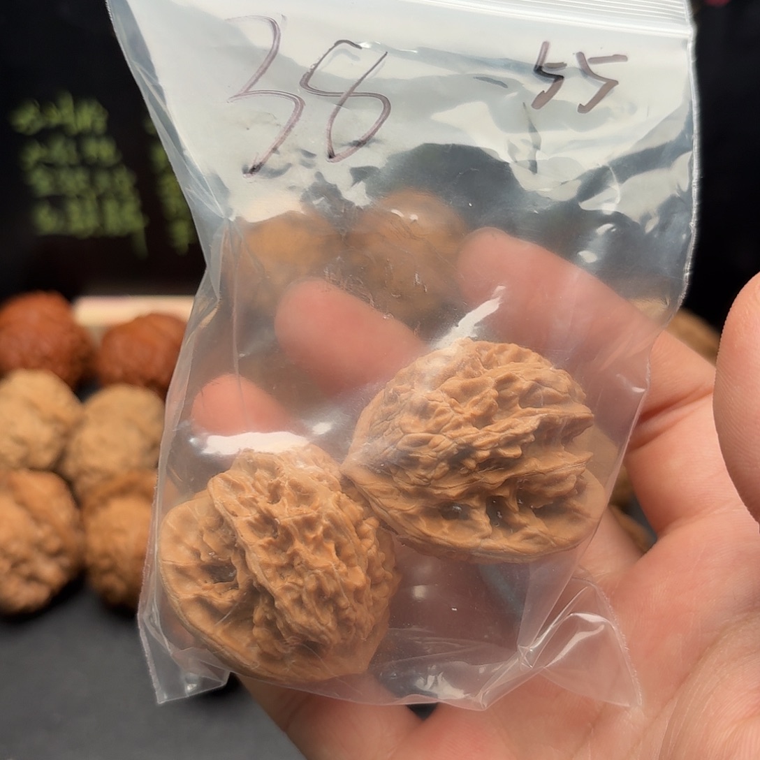 王***后38霞云岭文玩核桃