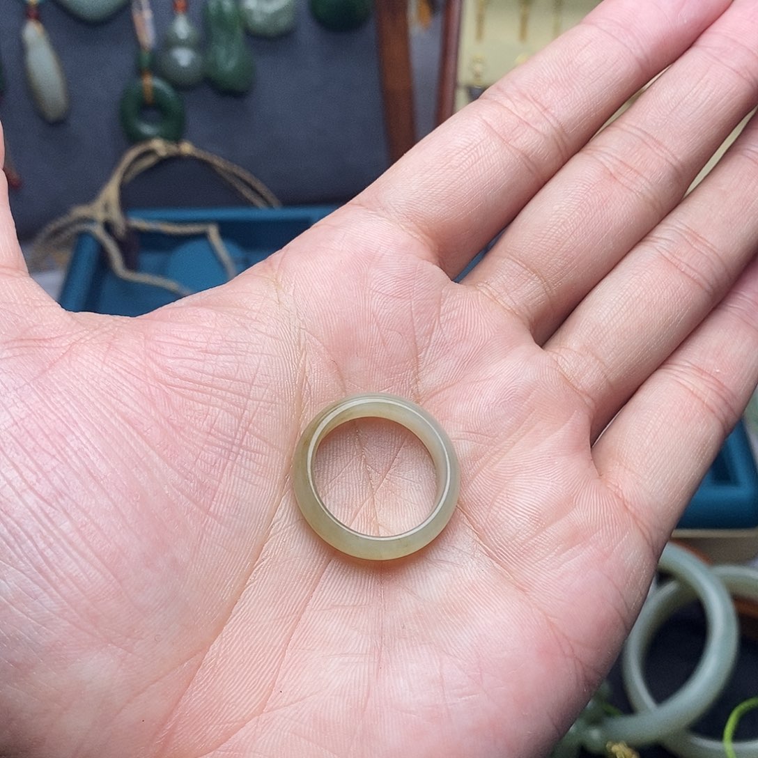 和田玉未镶嵌颈饰圈口20.1