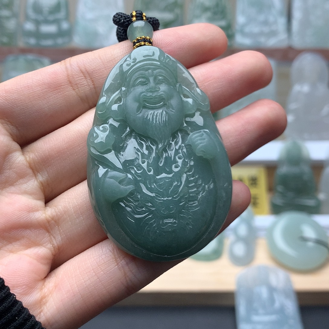 翡翠未镶嵌颈饰财神