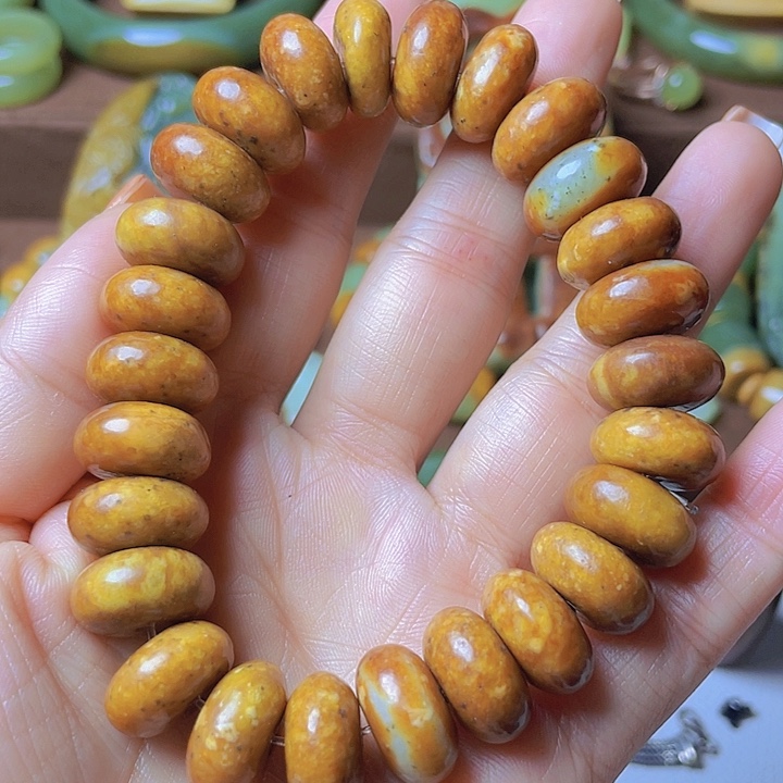 未镶嵌手串岫岩河磨玉（透闪石质玉）