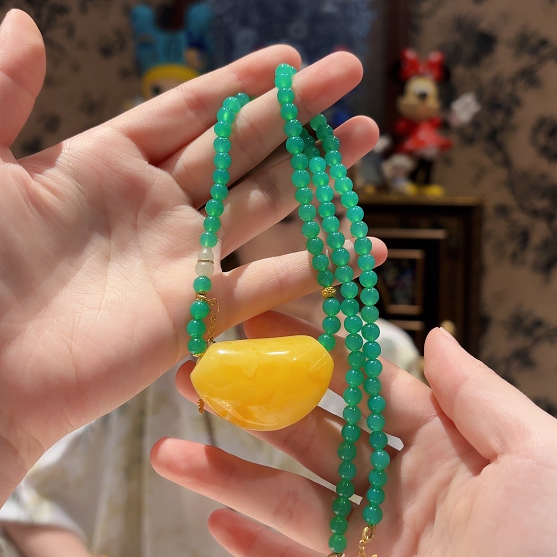 颈饰未镶嵌石英质玉