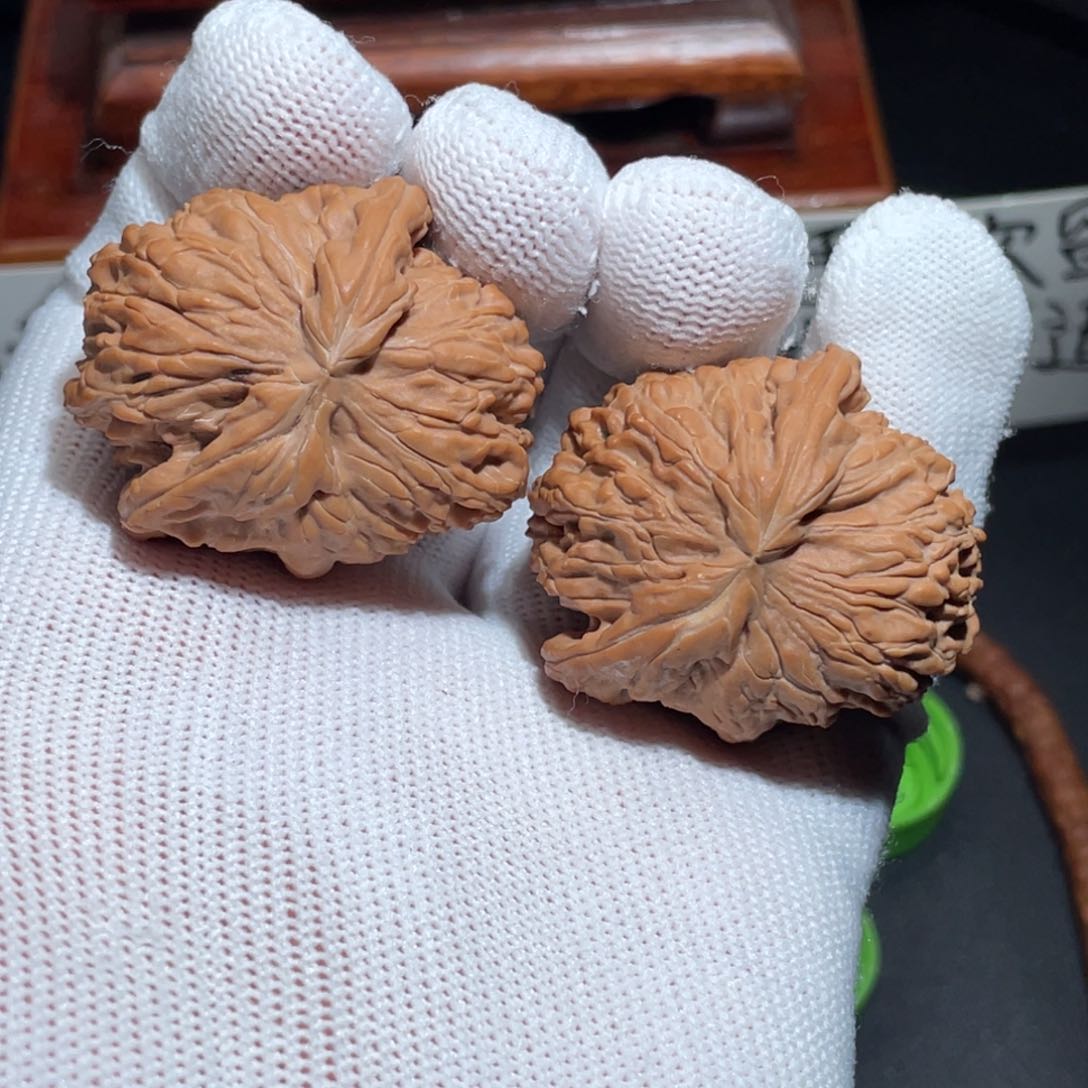 文玩核桃吊坠40白狮子异型