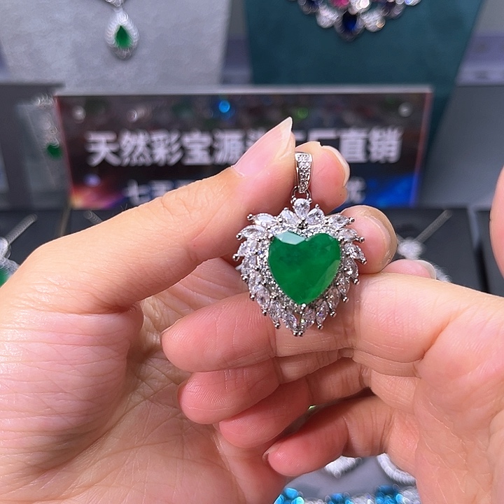 银S925镶嵌颈饰祖母绿t 32