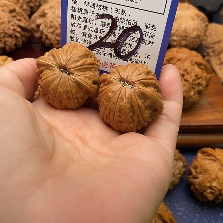 付***毅吊坠桃核铁锤狮子头33