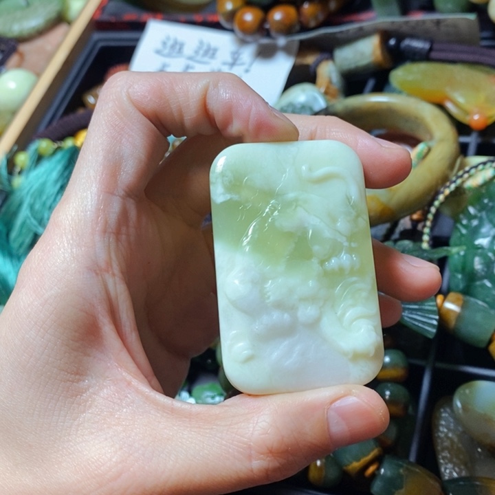 蛇纹石玉颈饰未镶嵌