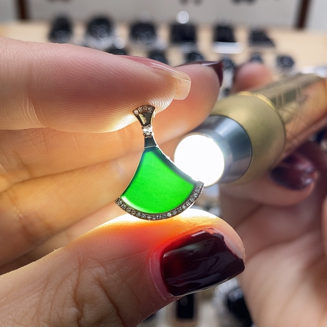 翡翠颈饰18K金镶嵌墨翠